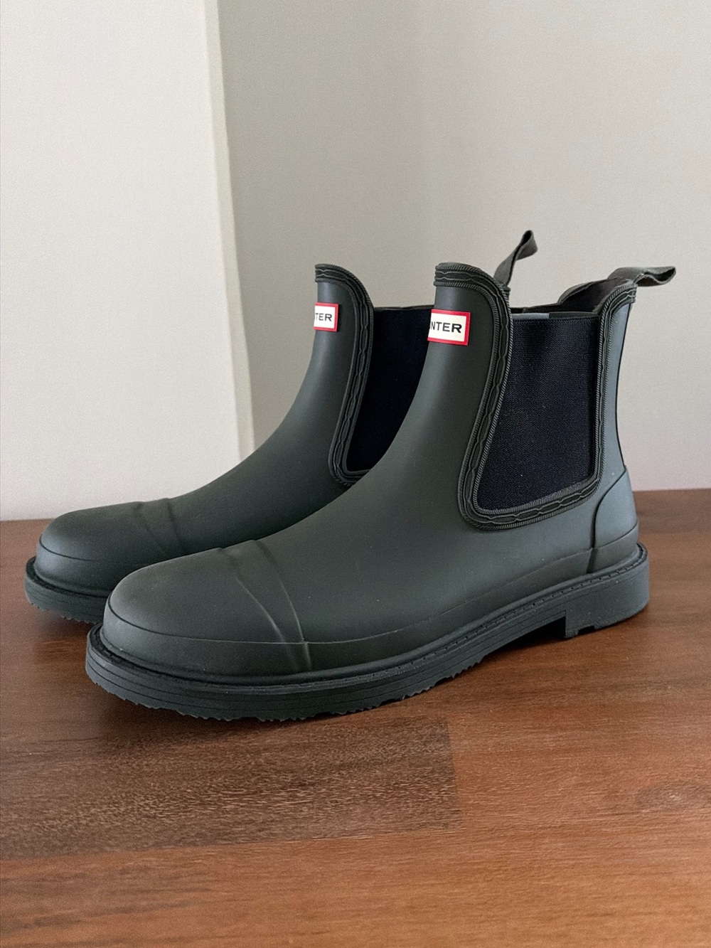 Hunter Women's Matte Green Chelsea Rain Boots